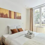 Charming Flat In The Heart Of Paris